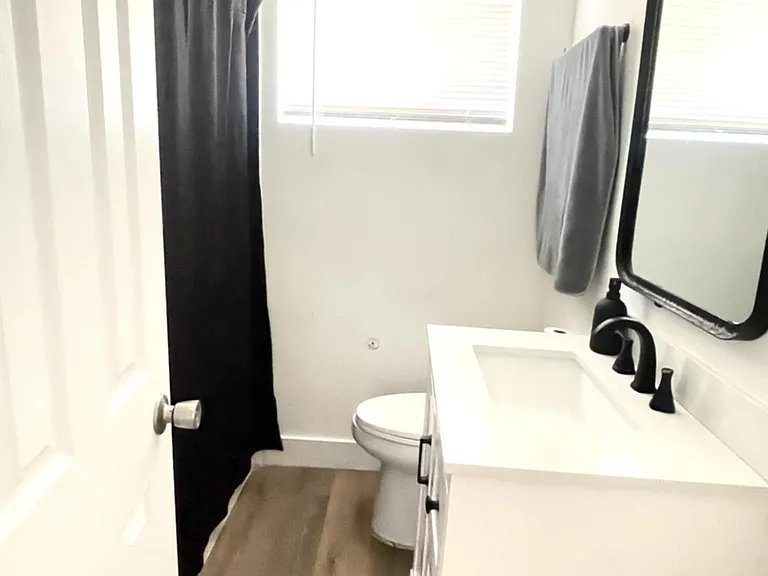 5949 Maple Leaf Dr N — Photo 9