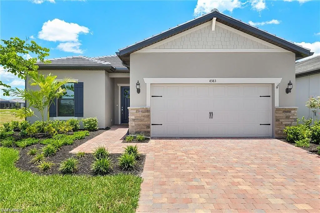 4 bed, 3.0 bath, 2080 sqft, $3,500 — Photo 1