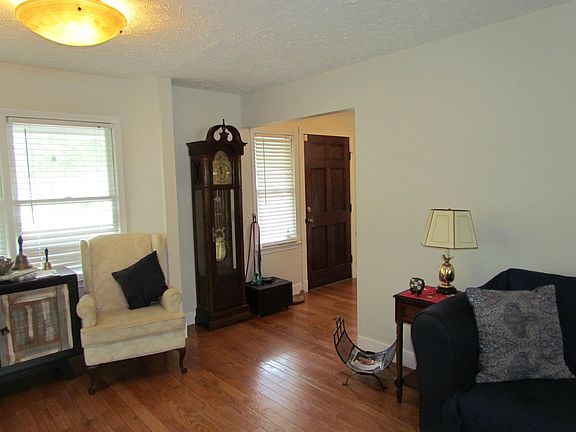 4th image of 322 St. Andrews Ln.