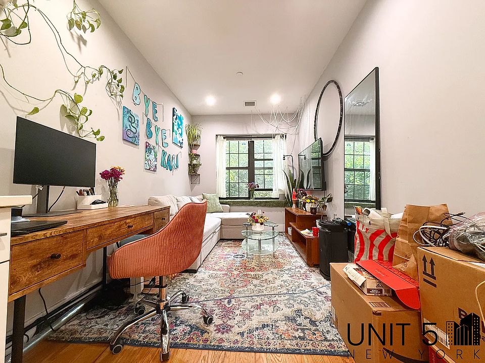1st image of 586 Bainbridge St #3C