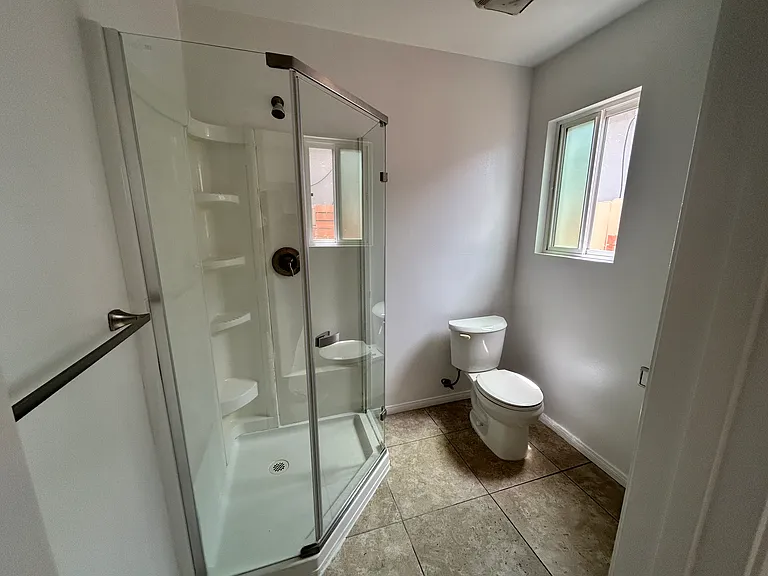 2586 Grandview St — Photo 29