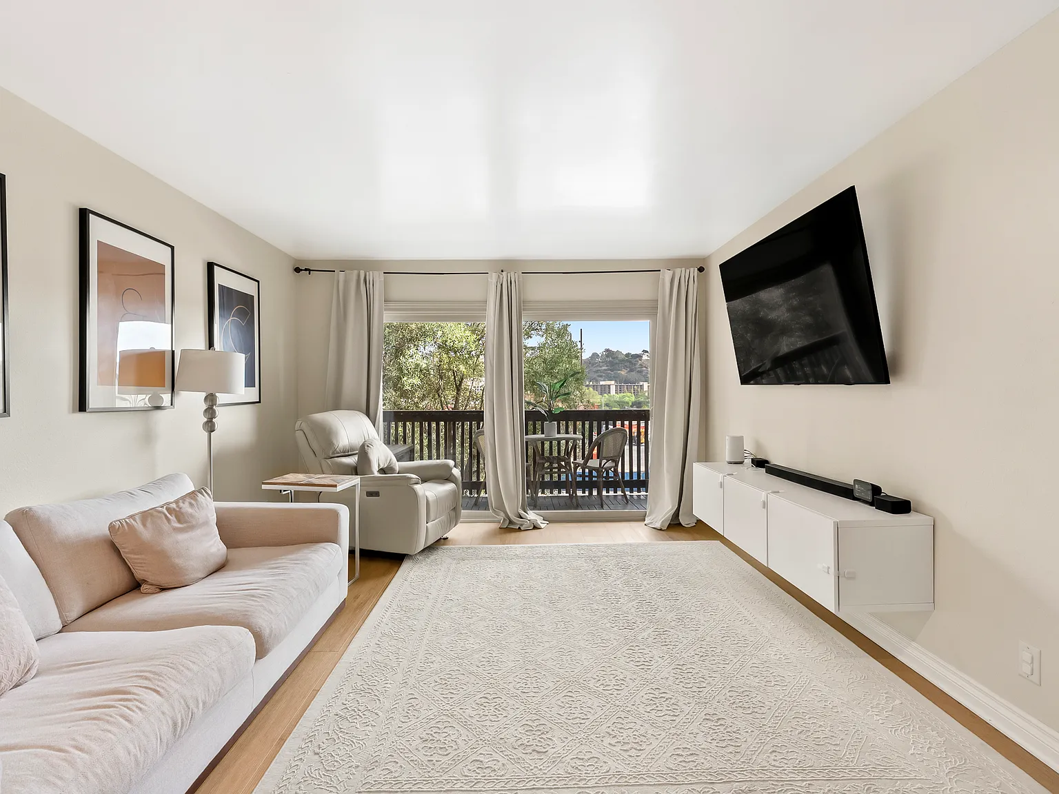 1 bed, 661 sqft, $2,589 — Photo 3
