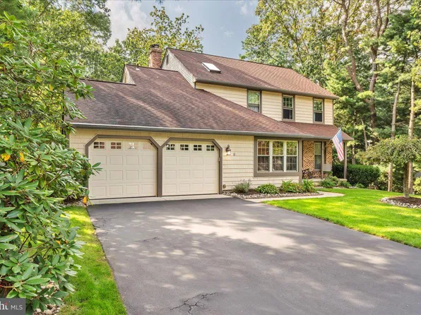 8 Sherwood Ln, Voorhees, NJ 08043