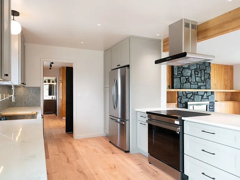 612 NE 22nd Ave — Photo 3
