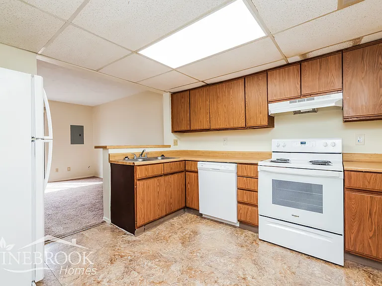 2464 Cross Village Dr — Photo 6