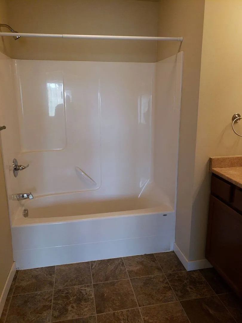 2 Bedroom 1.5 Bathroom Apartment in Bellingham — Photo 2