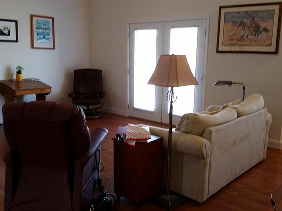 4th image of 185 Aldwych Ave