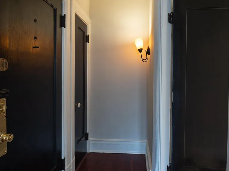100 W 39th St #B — Photo 7