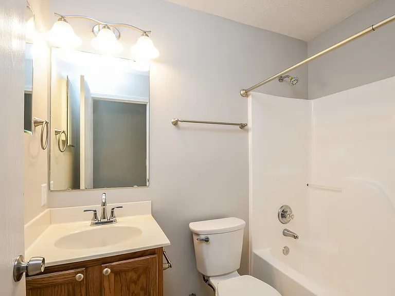 1295 Spring Lake Dr — Photo 14