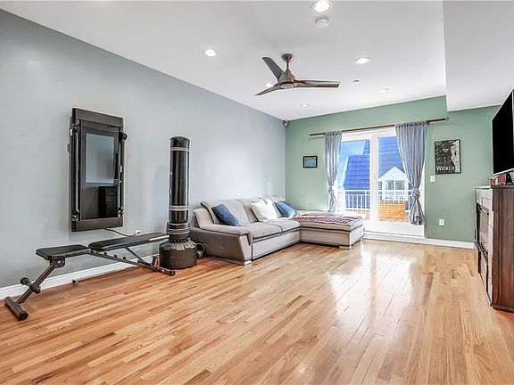 2nd image of 1537 Royce St APT 3C