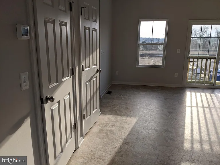 224 Parkland Dr — Photo 15