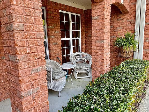 3rd image of 722 Outlook Ln