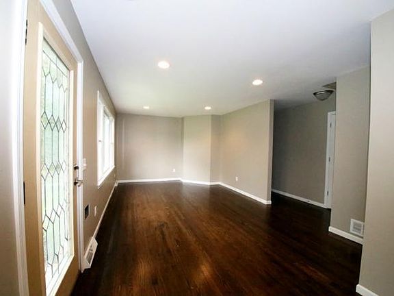 3rd image of 5542 Juniper Dr