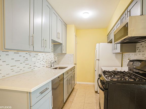 4th image of 1025 Higgins Quarter Dr #211