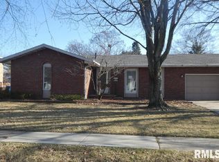 2452 Arrowhead Dr, Springfield, IL 62702