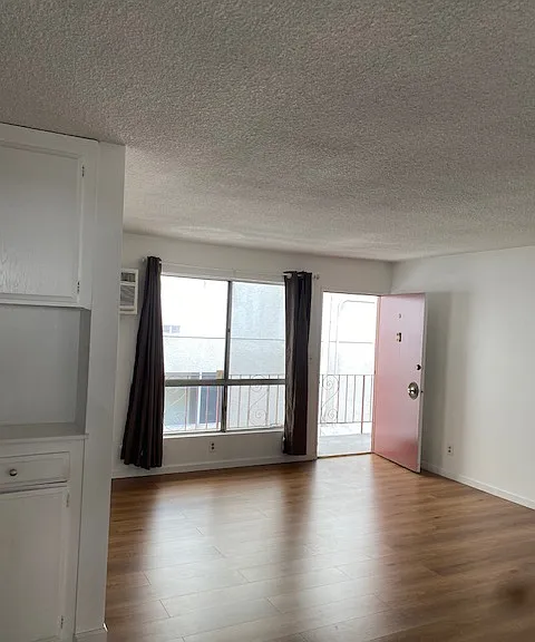 107 S Croft Ave — Photo 3