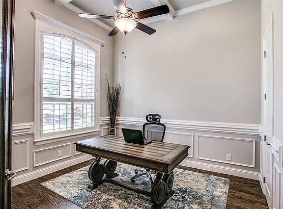 5th image of 905 Lyndsey Way