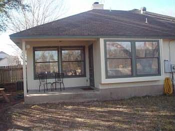 2nd image of 617 Hawthorn Ln