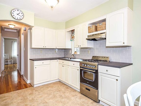 3rd image of 16102 Booth Memorial Ave #2FL
