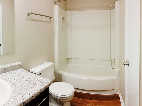 4th image of 503 Country Oak Cir