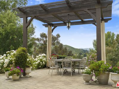 3906 Jim Bowie Rd, Agoura Hills, CA, 91301