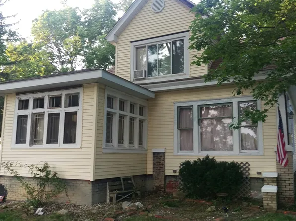 508 W 1st St, Assumption, IL 62510