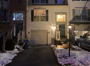 16 Sara Ln, Hanover, PA 17331