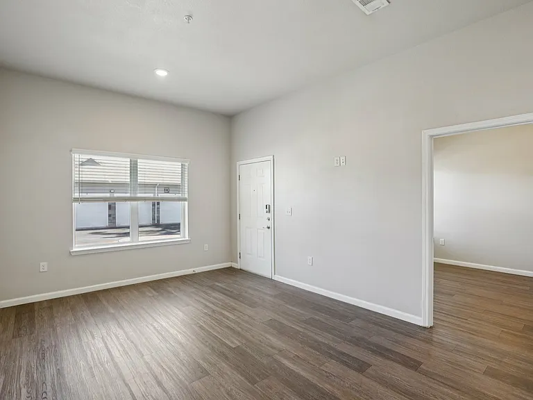 Horseshoe Apartments — Photo 26