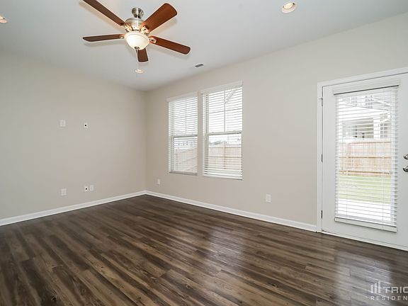 3rd image of 105 Eastern Teal Dr
