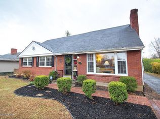 406 Deerfield Ln, Windy Hills, KY 40207
