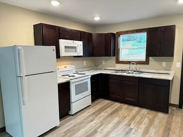 199 Mustang Drive APT # 301 - 301 — Photo 3