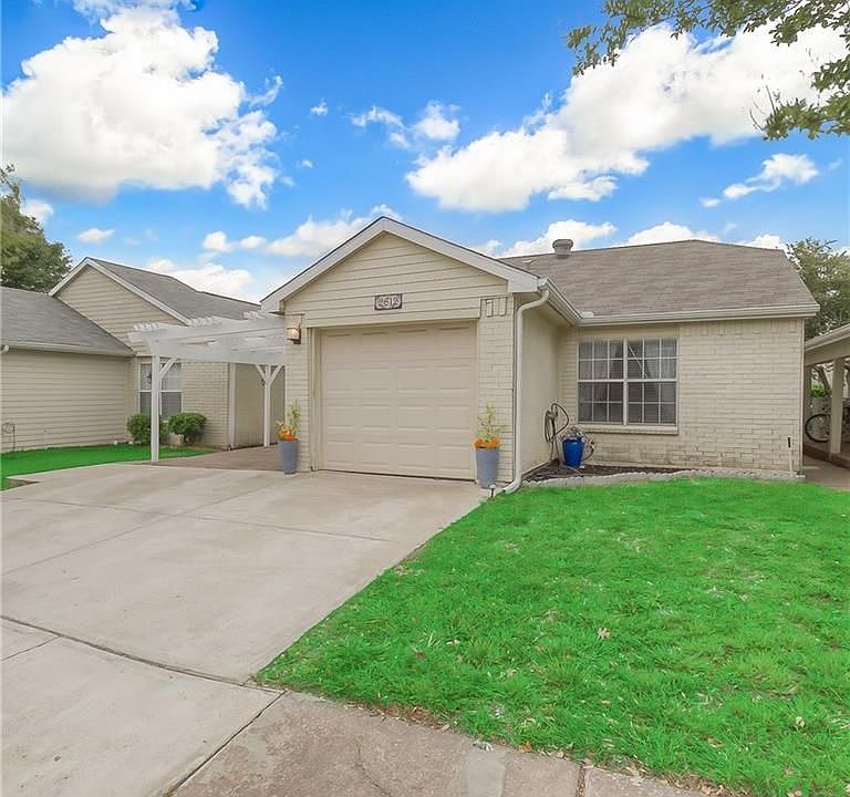 1st image of 2612 Glenmore Dr