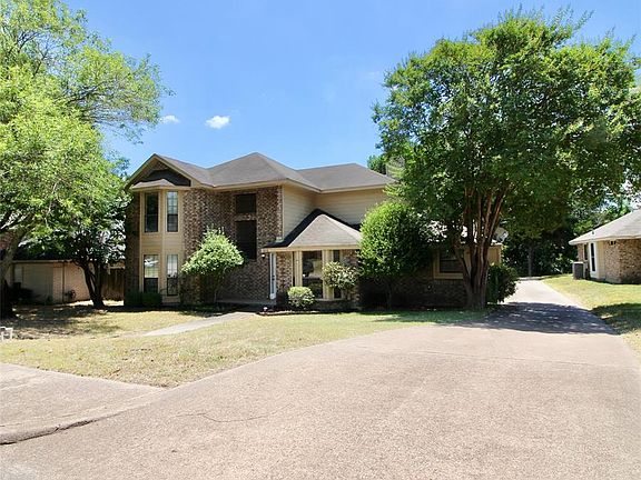 2nd image of 828 Woodridge Dr