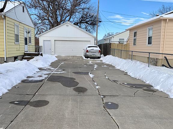 2nd image of 810 27th Ave