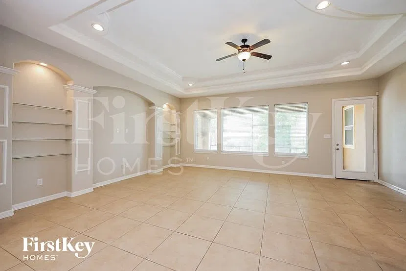 3 bed, 2.0 bath, 2069 sqft, $1,785 — Photo 3