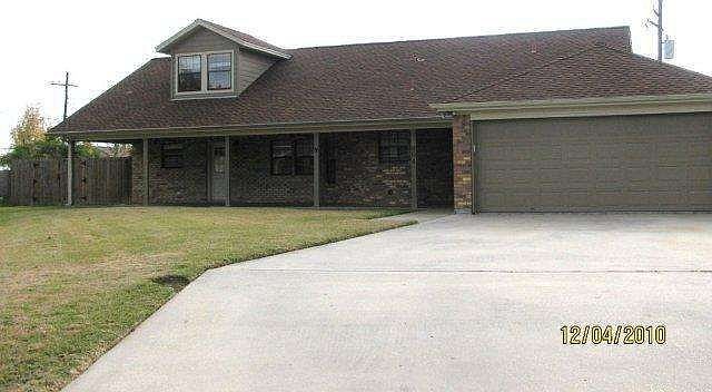 1st image of 804 Carriage Ln