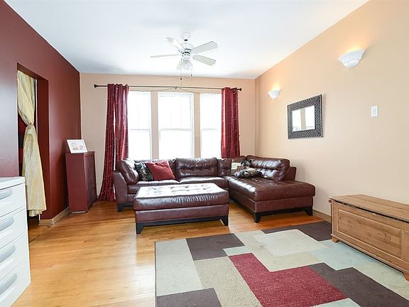 2nd image of 3424 N Damen Ave