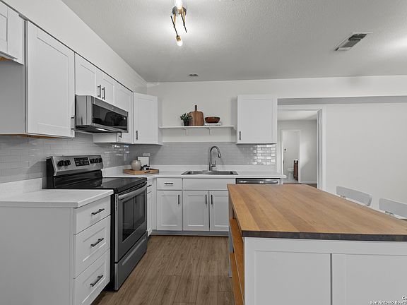 3rd image of 14423 Briarlake