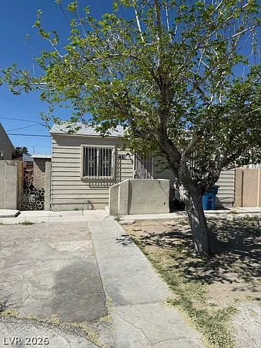 2215 Daley St Photo 1
