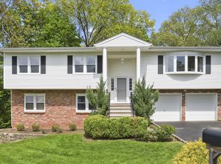 36 Wagon Wheel Cir, Tarrytown, NY 10591