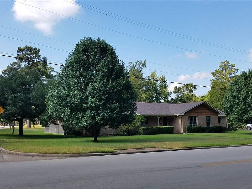 1st image of 801 Richardson Dr