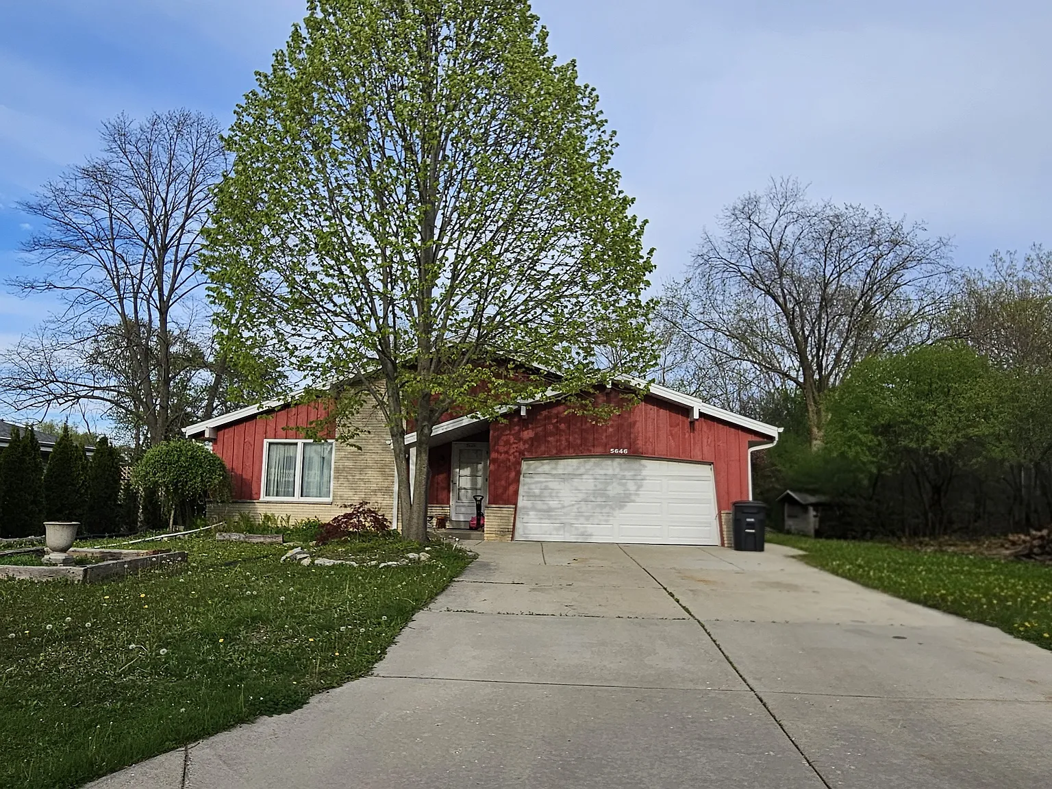 3 bed, 1.5 bath, 1400 sqft, $2,500 — Photo 2