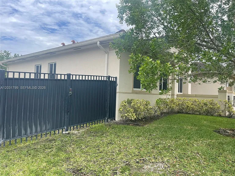 19701 SW 84th Ct — Photo 9