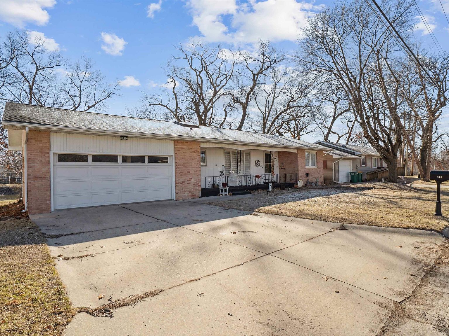 610 2nd Ave SW, Independence, IA 50644 | Zillow