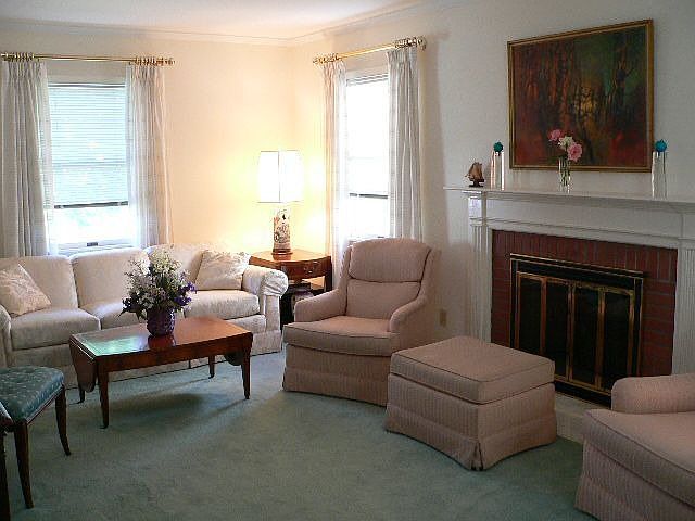1st image of 9 Hayes Dr