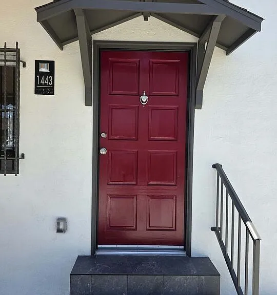 1443 N Mariposa Ave — Photo 1