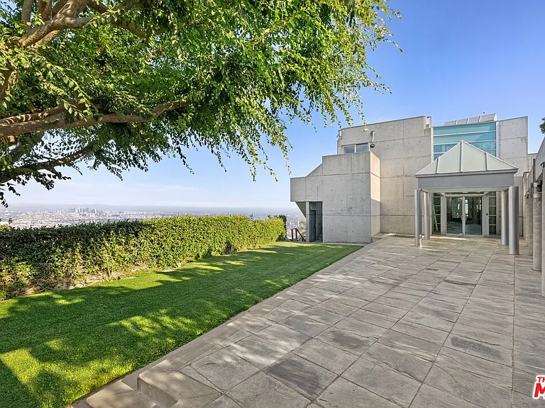 2260 Sunset Plaza Dr — Photo 27