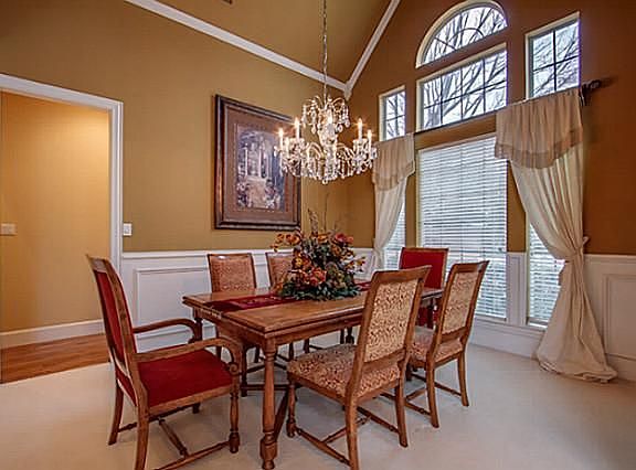 4th image of 5728 Clarendon Dr