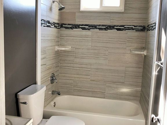 4th image of 2757 Harris Ave APT 4