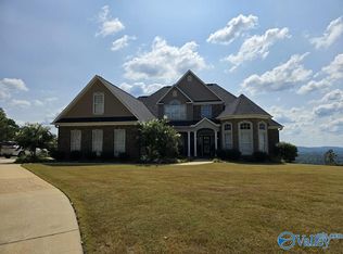 121 Mountain Breeze Ct, Rainbow City, AL 35906